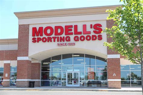 Modells sports. Modell’s competes primarily against The Sports Authority and Dick’s, both national chains with larger footprints in the 40,000- to 80,000-square-foot range. 