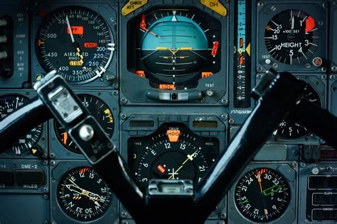 Modern Flight Instruments Used in Aviation
