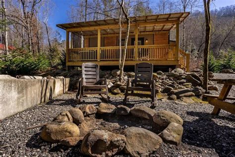 Modern Tiny House With A Hot Tub in Bryson City