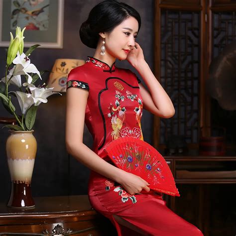 Modern qipao. A qipao obsession qipao blog· Qipao technicalities 1 Jun This is my comprehensive guide to all the subtle yet distinct parts of the qipao (cheongsam): from the material, the fit, to the height of the mandarin collar, the width of the edging, the style of the pankou, and others. 