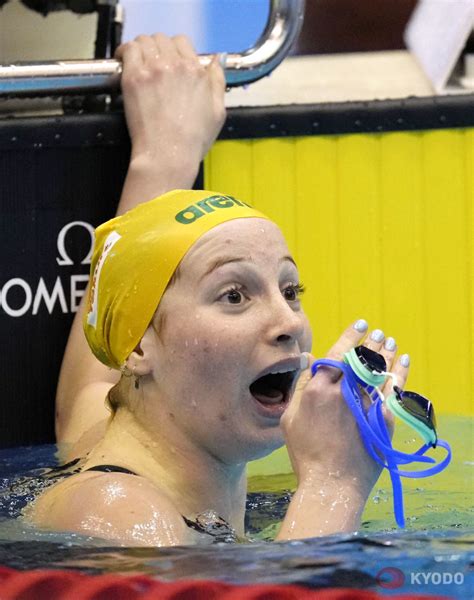 Mollie O’Callaghan of Australia sets world record in women’s 200-meter freestyle