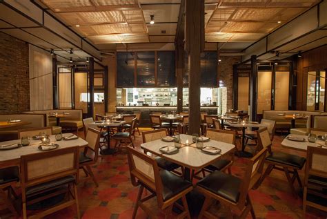 Momotaro chicago. January 13, 2022. Momotaro is huge, lively, and makes for a fun (albeit not so cheap) night. It has three floors, including the main dining room, a more casual basement izakaya, and a private area … 