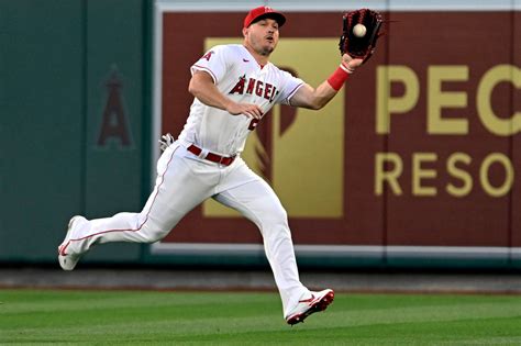 Moniak’s homer in 8th inning propels Angels to 2-1 victory over Red Sox