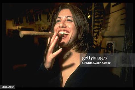 Monica lewinsky cigarettes.  News Organizations largely kept the Lewinsky ...