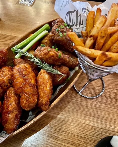 Mono mono chicken. A fast-casual spinoff of our popular Mono Mono Korean Fried Chicken, come visit Mono GoGo and experience the same Korean flavors in a laid-back atmosphere. Come order at the counter and enjoy your meal to-go or stay and indulge in our dining room 