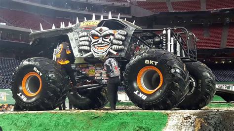 Monster jam pit party. Feb 19, 2018 ... The kids stressed to me that this year, their goal was to get as many autographs as they could manage to get during the pit party. Wanting to ... 