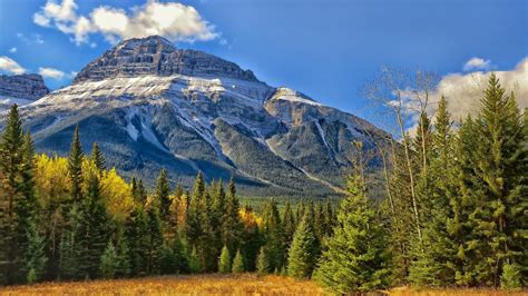 Montañas rocosas. Parques de las Montañas Rocosas Canadienses. Los parques contiguos de Banff, Jasper, Kootenay y Yoho, junto con los parques provinciales de Monte Robson, Monte Assiniboine y Hamber, constituyen una inmensa zona de cumbres, glaciares, lagos, cascadas, cañones y grutas calcáreas que forman un paisaje montañoso espectacular. 