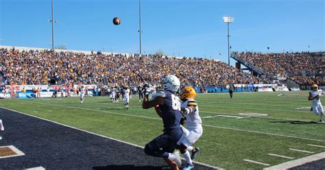 Montana State routs Northern Arizona 45-21 for 25th straight home win