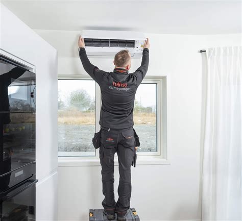 Montering & dekoration: 3 dl vispgrädde.