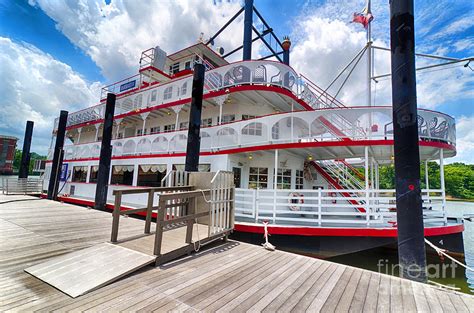 Montgomery alabama riverboat. However, between 1808 and 1860, Alabama’s enslaved population increased from 40,000 to more than 435,000, making Montgomery one of the largest slave-trading communities in the country. The ... 