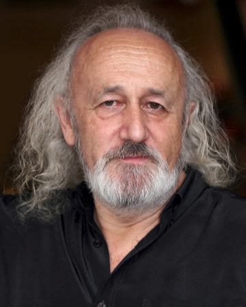 Montxo Armend&aacute;riz &mdash; The Movie Database (TMDB)