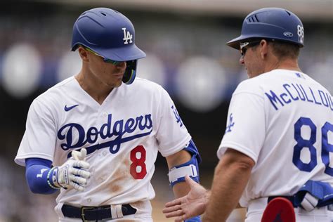Mookie Betts hits 2-run single as Dodgers beat Marlins 3-1 in doubleheader opener