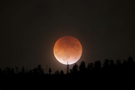 Moon today rise. What is the moon phase today? Today, March 11, 2024, the moon is 1 day old and is in the New Moon phase of its lunar cycle. It is 1% illuminated. Moon phases reveal the passage of time in the ... 