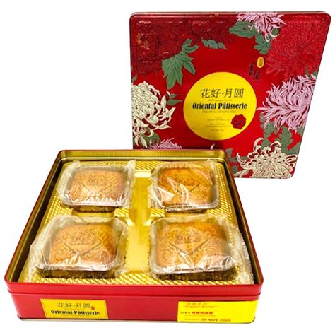 The first time I saw mooncakes at Costco (many years ago, in South Sacramento), there were multiple varieties of Joy Luck Palace mooncakes: no yolk lotus seed no yolk red bean 1 yolk lotus seed 1 yolk red bean 2 yolk lotus seed I didn't see 2 yolk red bean (though it could have been sold out).. 