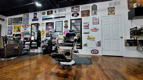 Moonlight BarberShop & Gallery is known for providing high quality grooming services for men and boys. We've moved to a new location and will be offering fine art for sale as well as Scalp Micropigmentation and Tattoos. Choose your barber/artist below and book your appointment today. 