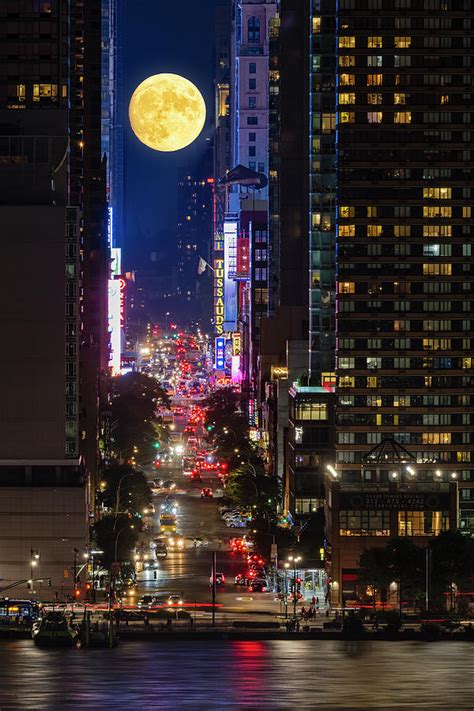 Moonrise and Moonset Times in Your Location for Places in New York. 