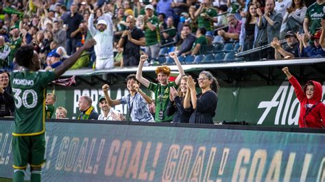 Mora helps Timbers end road skid with 2-1 victory over Austin
