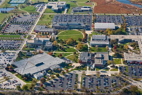 Moraine valley university. Moraine Valley Community College 9000 W. College Prkwy. Palos Hills, IL 60465-2478 (708) 974-4300 TTY 711 Southwest Education Center 17900 S. 94th Ave. … 