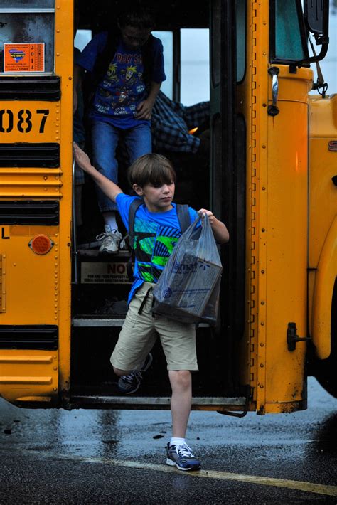 More Illinois kids head back to school today