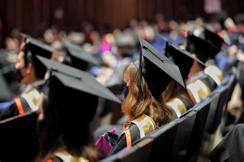 More fresh university grads found full-time jobs last year, salaries ...