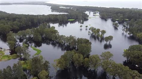 More incredible photos from flooded New South Wales golf …