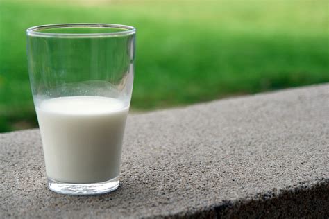 More states legalize sales of unpasteurized milk, despite public health warnings