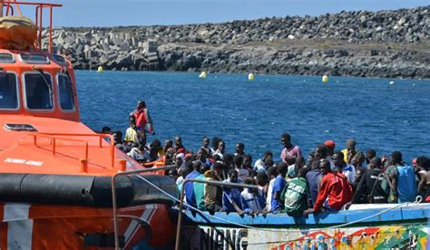 More than 1,600 migrants arrive on Spanish Canary Islands. One boat carried 320 people