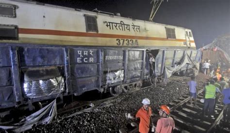 More than 200 killed and 900 hurt after 2 trains derail in India; hundreds still trapped in coaches