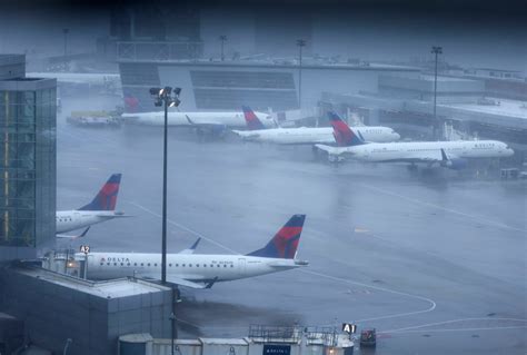 More than 285,000 without power in MA, all Logan flights grounded due to wind