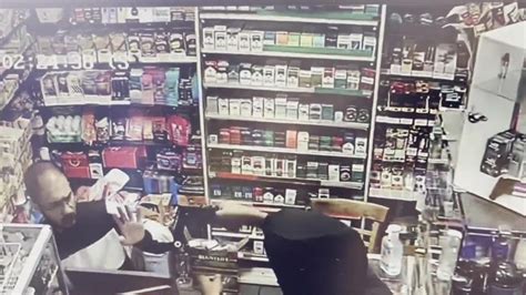 Moreno Valley convenience store clerk robbed at gunpoint