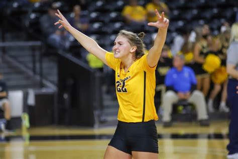 2022 Sophomore Played in 31 matches and 121 sets, making 29 starts...produced 174 kills (1.44 per set) hitting .139...led the team with 375 digs, good for 3.10 per set...donned the libero jersey against Tulane on Oct. 23 with starting libero Lily Liekweg out due to injury...recorded two double-doubles, one in the season opener at Wyoming on Aug. 26 (11 kills, 13 digs) and the other in a road ... . 