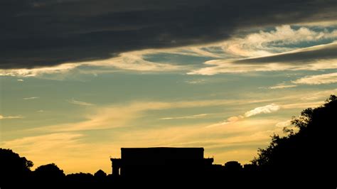 Mornings get brighter and evenings darker as clocks ‘fall back’