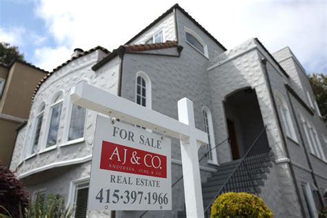 Mortgage rates top 7%, reaching highest level in two decades