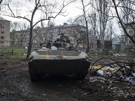 Moscou dit bloquer les forces ukrainiennes à Bakhmout, Kiev ... - rtl…