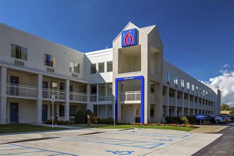 When you stay at Motel 6 Buffalo, NY - Airport - Williamsville in 