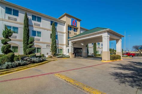 Motel 6 Address. 1736 fort worth avenue, Dallas, TX, 75208. Reservations. (214) 748-3939. Motel 6 Dallas, Tx is convienently located off of Fort Worth Hwy. Dallas Convention Center and Dallas World Aquarium are within 2 miles. Our location offers a coin laundry, a micro-fridge and free wi-fi in all modern guest rooms.. 
