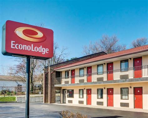Motels near me near me. Hampton Inn Portland Downtown Waterfront. Portland (Maine) Just a 5-minute walk from the Casco Bay Lines Ferry, this waterfront hotel offers an indoor heated pool and fitness center. Every room features a flat-screen cable TV with HBO. 8.3. 