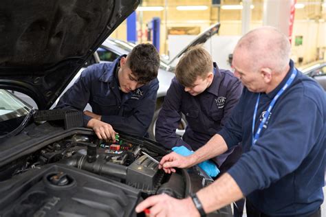 Motor Vehicle Technician / Mechanic (FT) - uk.linkedin.com