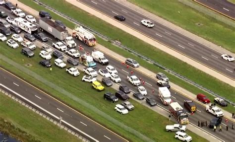 Motorcycle crash on I-75 in Weston leaves 1 dead, another critical; WB lanes back open to traffic
