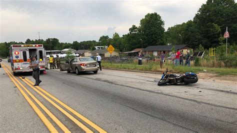 Motorcycle wreck anderson sc. One person is dead after a Harley-Davidson motorcycle crashed into a guard rail on Pelzer Highway (SC 8) at Hunt Road in Anderson County around 1:30 a.m. on Sunday. 