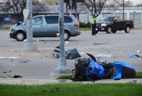 Motorcyclist, 60, dead after car crash in Des Plaines