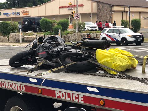 Motorcyclist dies after crashing into pole in Scarborough