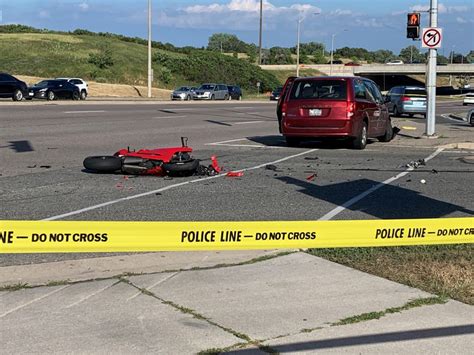 Motorcyclist seriously injured in Mississauga crash