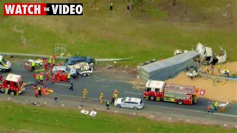 Motorists trapped in horror Calder Freeway crash - news