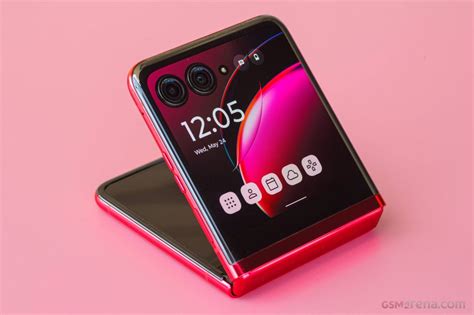 Motorola razr 40 ultra. 90% Motorola Razr 40 Ultra review Source: Tech Advisor The Razr 40 Ultra is a slick piece of hardware that sees Motorola not only catch up to Samsung but surpass it, delivering a foldable package ... 