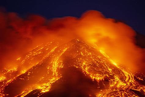 Mount Etna volcano in Sicily, Italy, erupts KidsNews