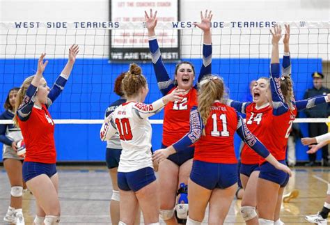 Mount Greylock goes undefeated (24-0), nets Div. 5 volleyball title