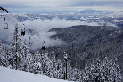 Mount ashland ski area. Mt. Ashland Ski Area is located at the highest point in the Siskiyou Mountain Range. The Ski Area offers skiing andsnowboarding on 240 acres, with 4 chair lifts and … 