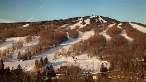 Mount snow dover. Located in southern Vermont, Mount Snow is the most accessible Green Mountain getaway from southern metropolitan areas. Found on Route 100, the resort is just 2.5 hours from Boston and 4 hours from New York City. … 