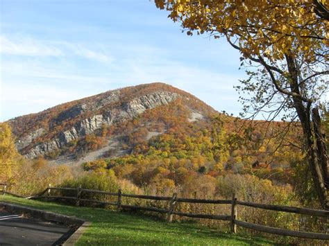 While any season is pleasant, the best time to hike Mount Tammany is March until November. A special time is in the autumn. To avoid the crowds, go on weekdays instead of weekends. Is Mount Tammany Hard? The …. 